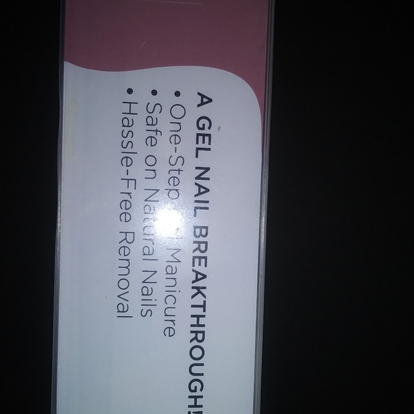 Beauty lash and manicure  beauty products - Picture 6 of 7